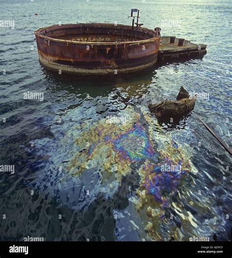 oil leaking from uss arizona|Why the USS Arizona Was Never Raised